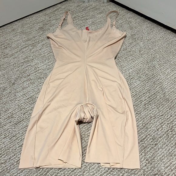 Spanx Thinstincts Open Bust Bodysuit Nude Small EUC - Picture 6 of 10